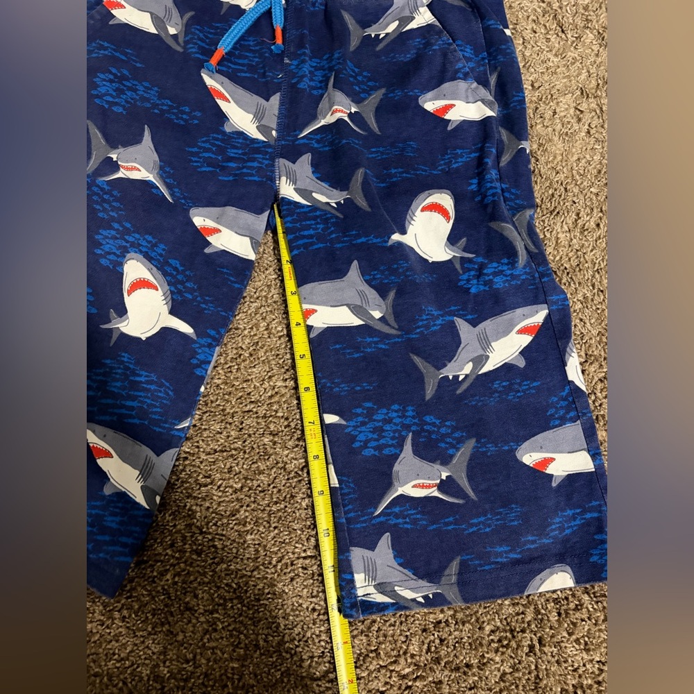 Mini Boden Boys Jersey Baggies in a Sapphire Blue Sharks Print Size 11 - Picture 3 of 5